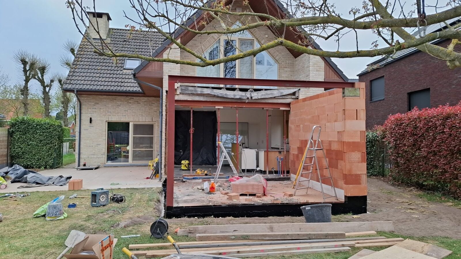 Metselwerk en staalframe