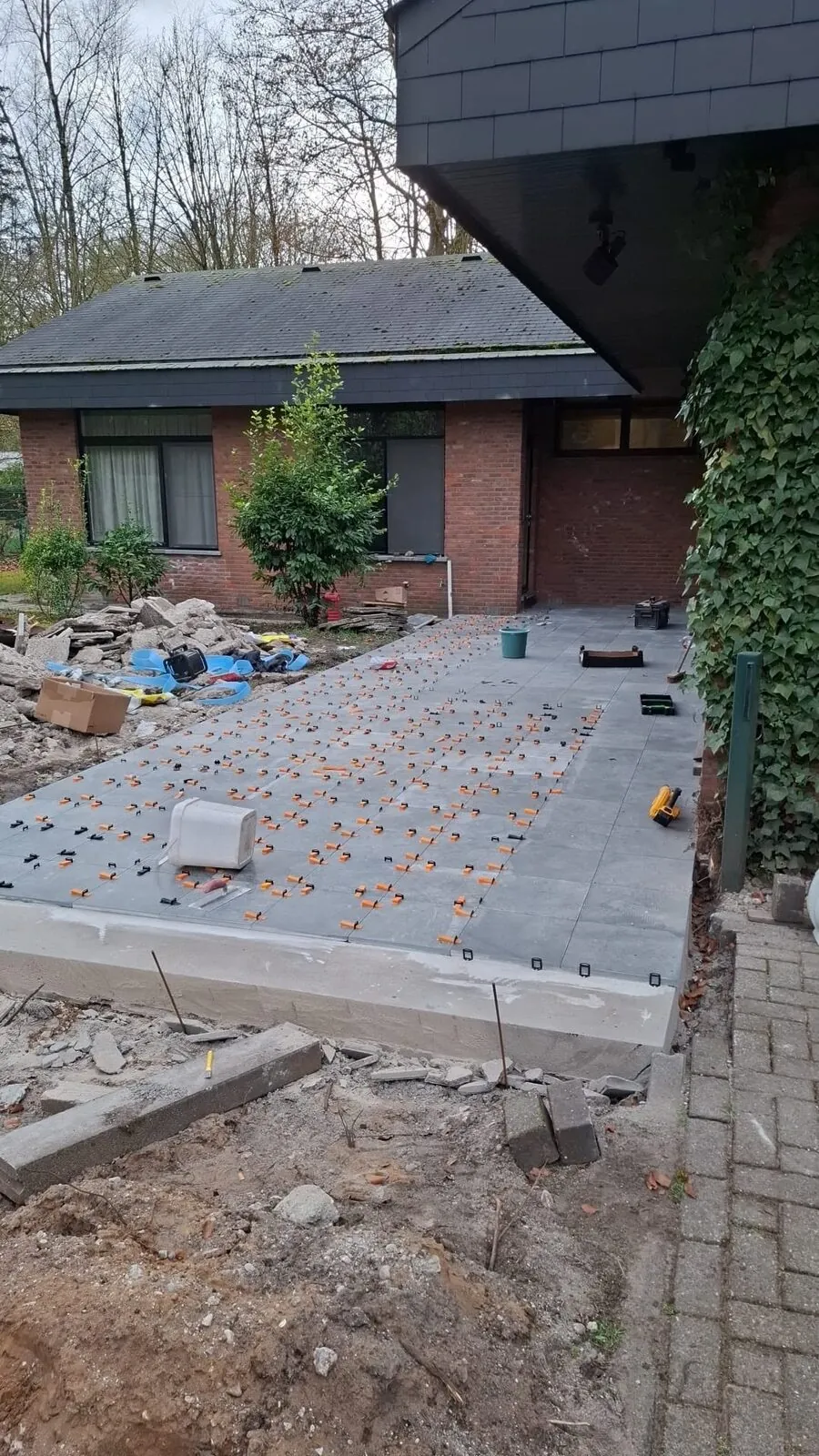 Start van de werken in de tuin
